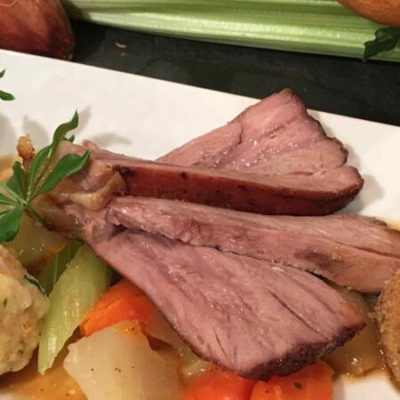 Kalbshaxe mit Knödelinos