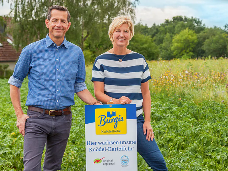 Burgis Geschäftsführer am Kartoffelfeld