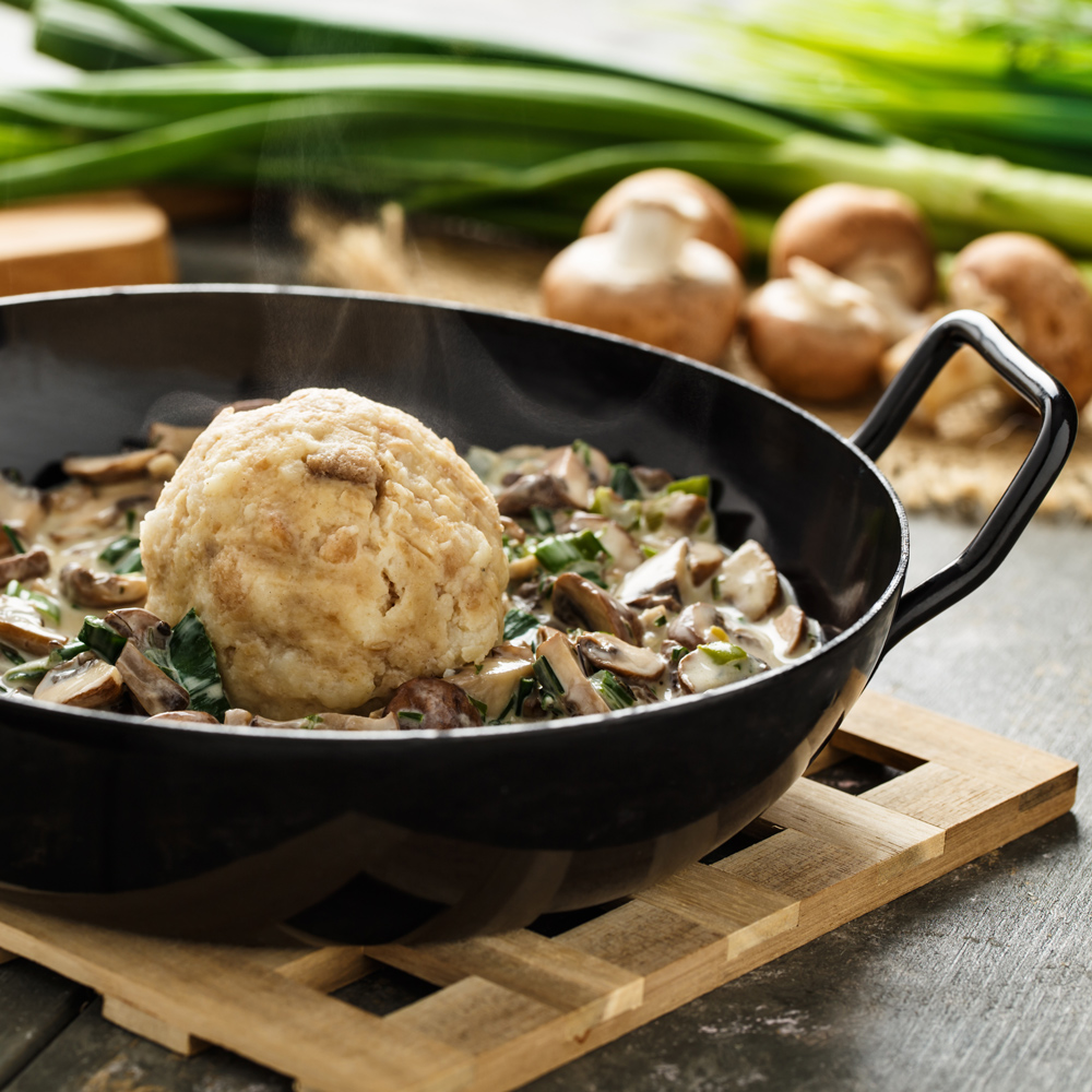 Thermomix-Knödel mit Rahmchampignons