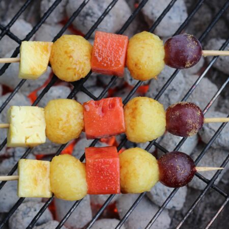 Gegrillte Knödelino-Spieße