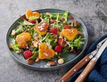 Bunter Salat mit Herzelinos® und Sommerdressing