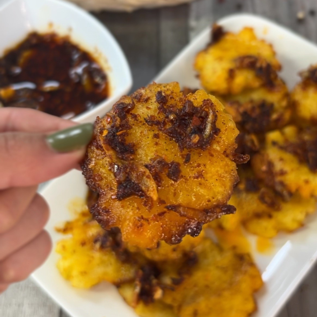 knusprige smashed Knödelinos in Chilliöl