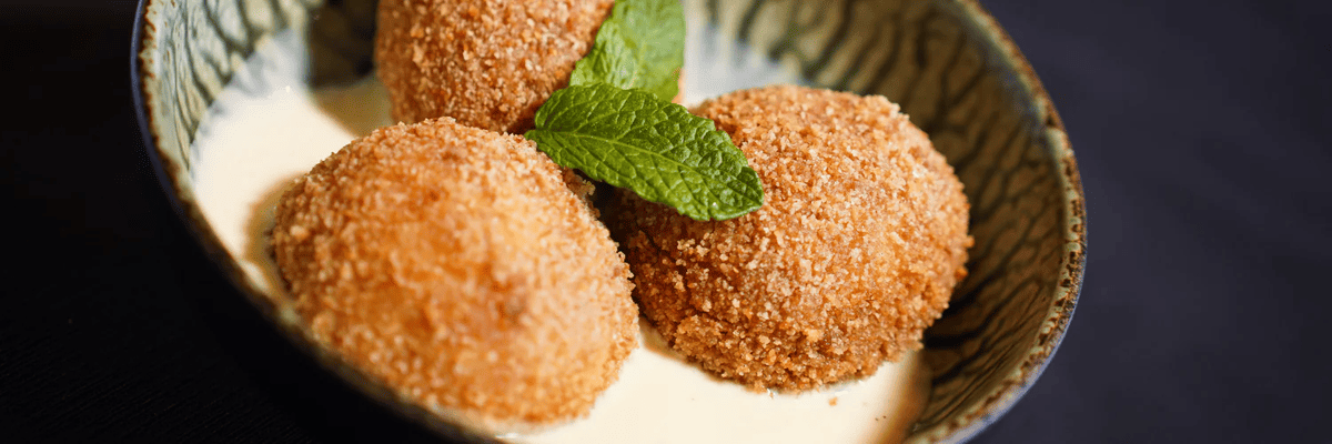 Marillenknödel mit Vanillesoße– Fruchtig, flaumig & unwiderstehlich!