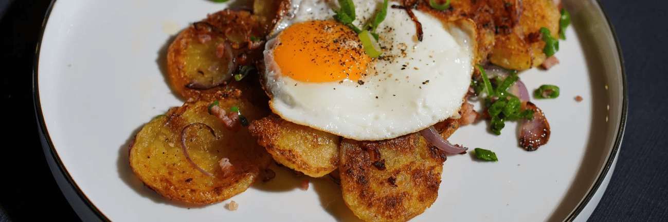 Bratkartoffeln mit Sonntagsknödel – Herzhaft & kross!