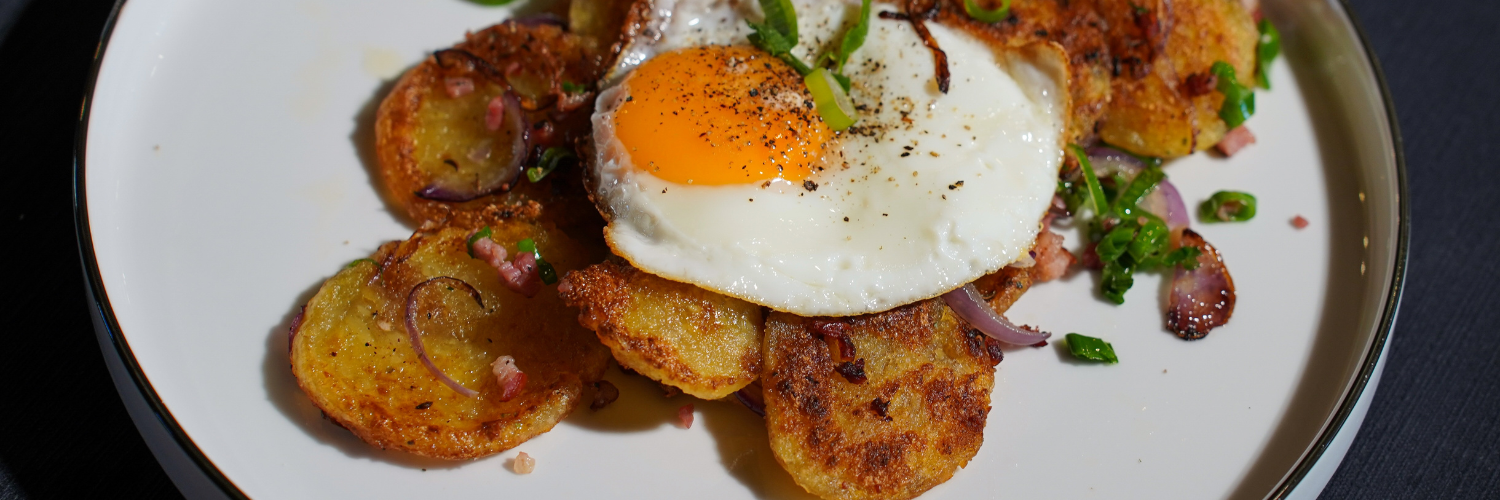 Bratkartoffeln mit Sonntagsknödel – Herzhaft & kross!