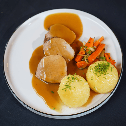 Kalbsrahmbraten mit Kloß – Zart, cremig & klassisch gut!
