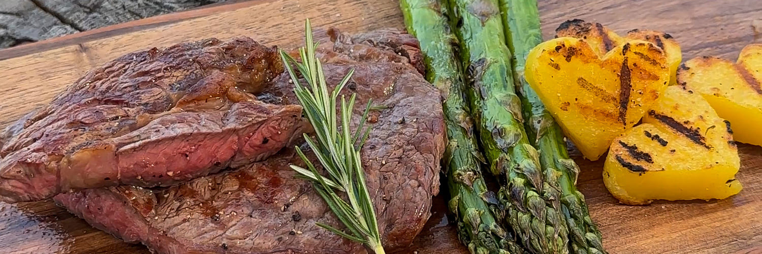 Steak mit Spargel und Herzelinos®