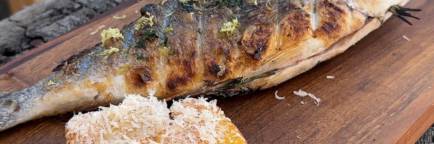 Dorade vom Grill mit Parmesan-Herzelinos®