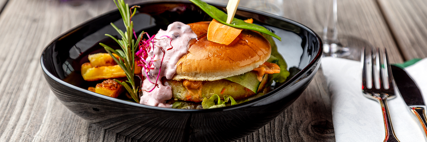 Veggie-Burger mit Pfeffermayo und Preiselbeer-Dip
