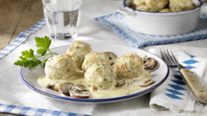 Semmel-Knödelinos® mit Champignonrahmsauce