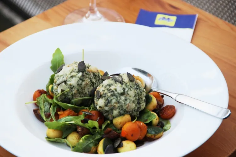 Spinatknödel mit Kürbisgemüse