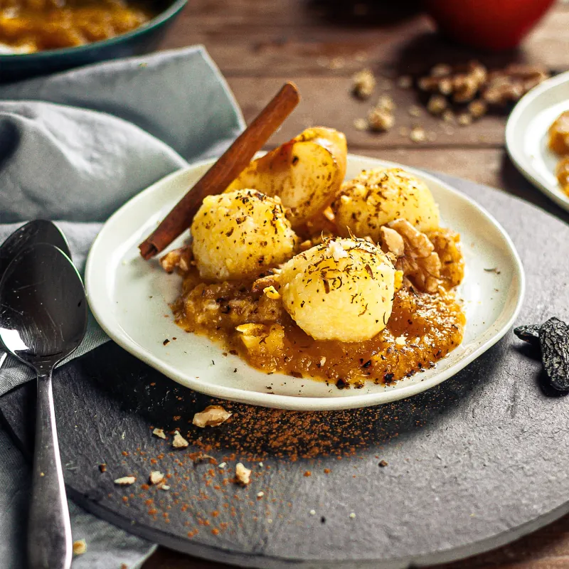 Weihnachtsdessert: Bratapfelsoße mit Knödelinos