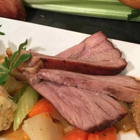 Kalbshaxe mit Knödelinos
