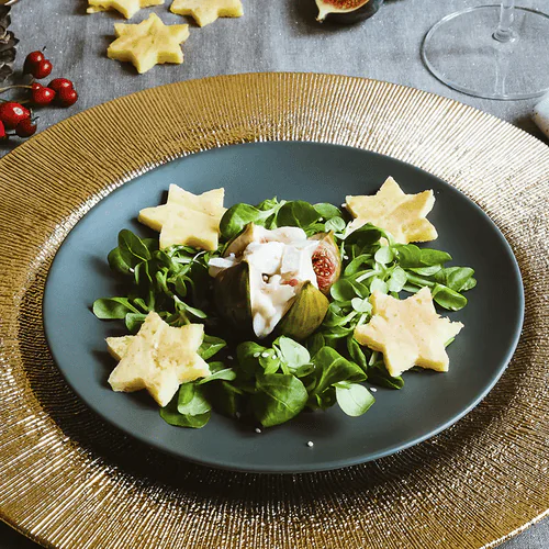 Gebackene Feige auf Salat mit Kartoffelknödel-Taler