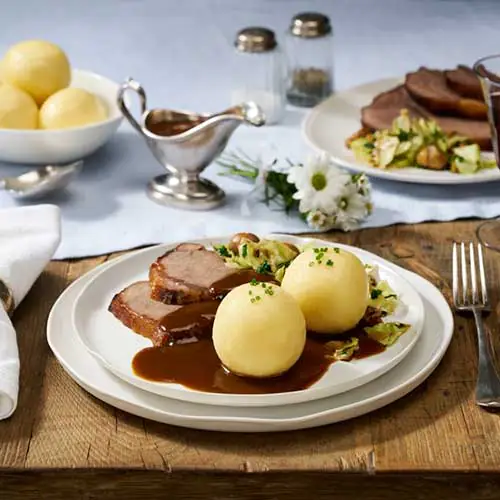 Seidener Kartoffelknödel mit Rinderschmorbraten