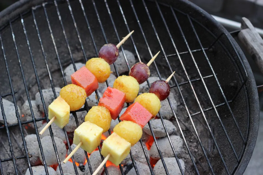 Gegrillte Knödelino-Spieße