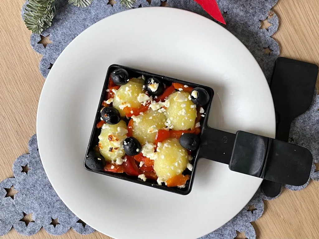 Ausgefallenes Raclette-Pfännchen mit Knödel