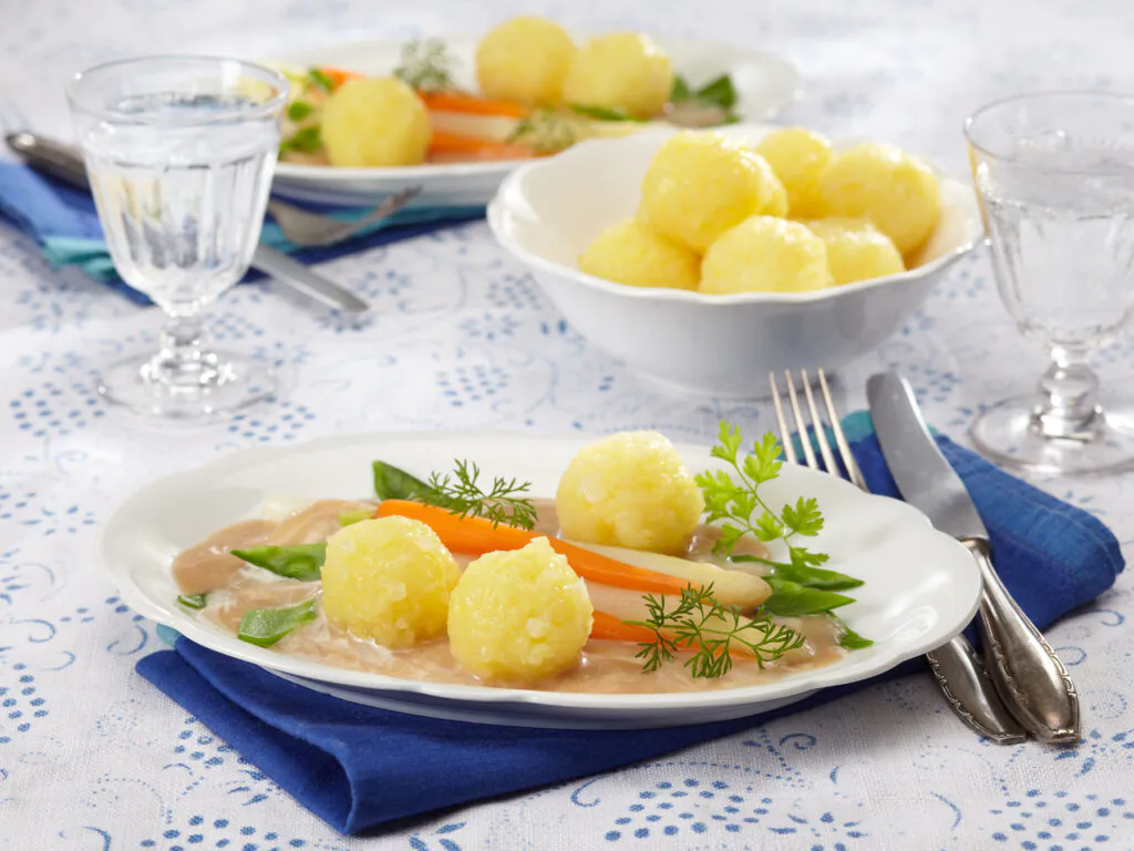 Knödel mit Spargel